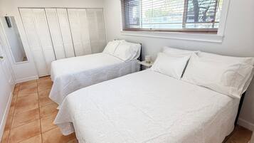 Iron/ironing board, free WiFi, bed sheets
