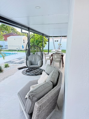 Outdoor dining - Oasis with a heated pool (Miami)
