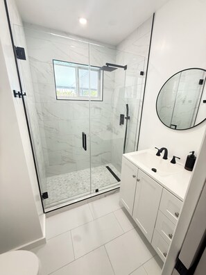 Hair dryer, towels, soap, toilet paper - Oasis with a heated pool (Miami)