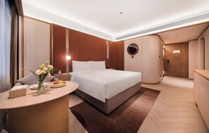 Quarto casal superior, vista para a cidade | Edredons de pluma, camas com colchões de espuma com sistema de memória