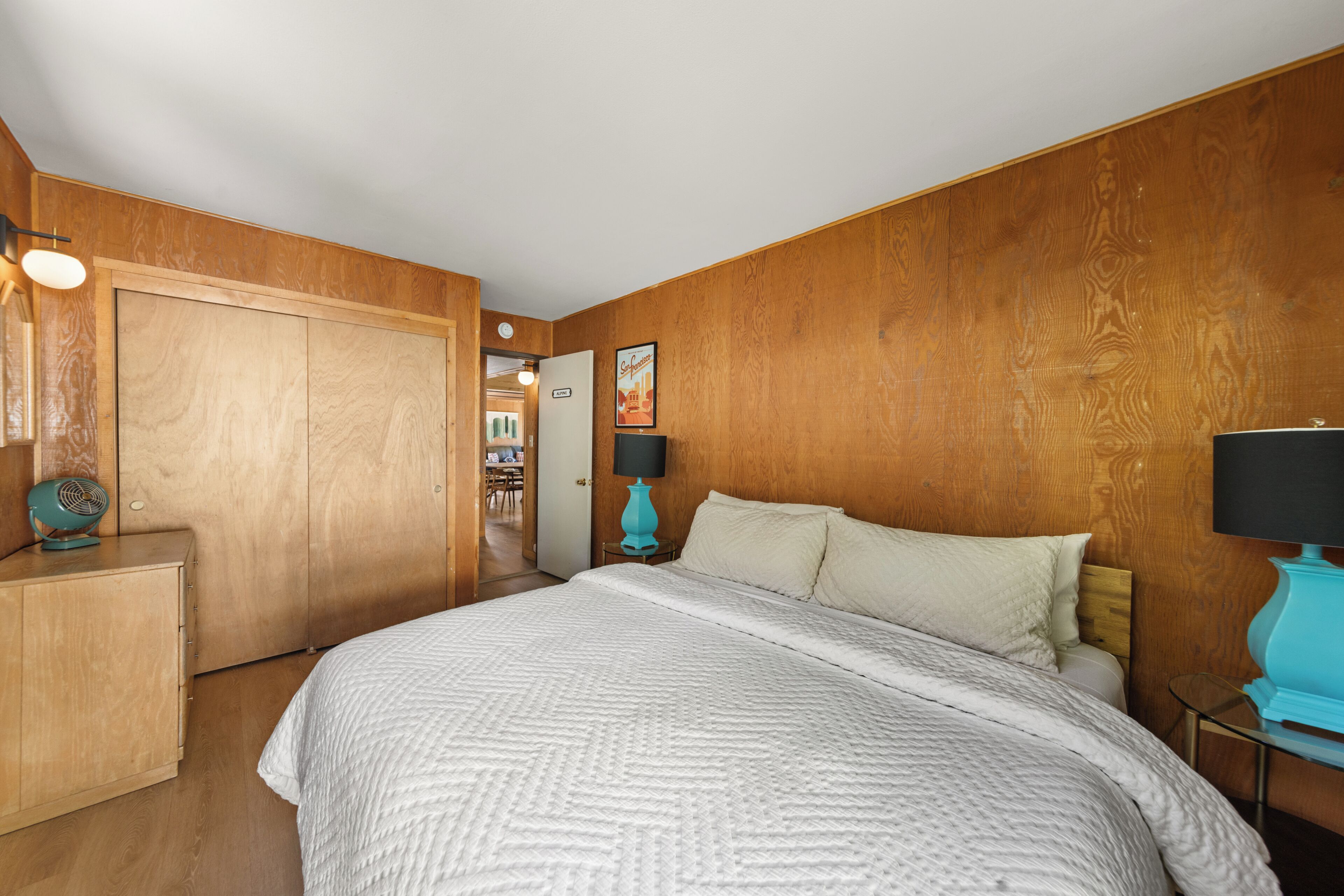 4 bedrooms, in-room safe, desk, iron/ironing board