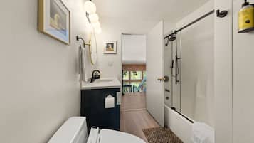Douche, articles de toilette écologiques, sèche-cheveux, bidet