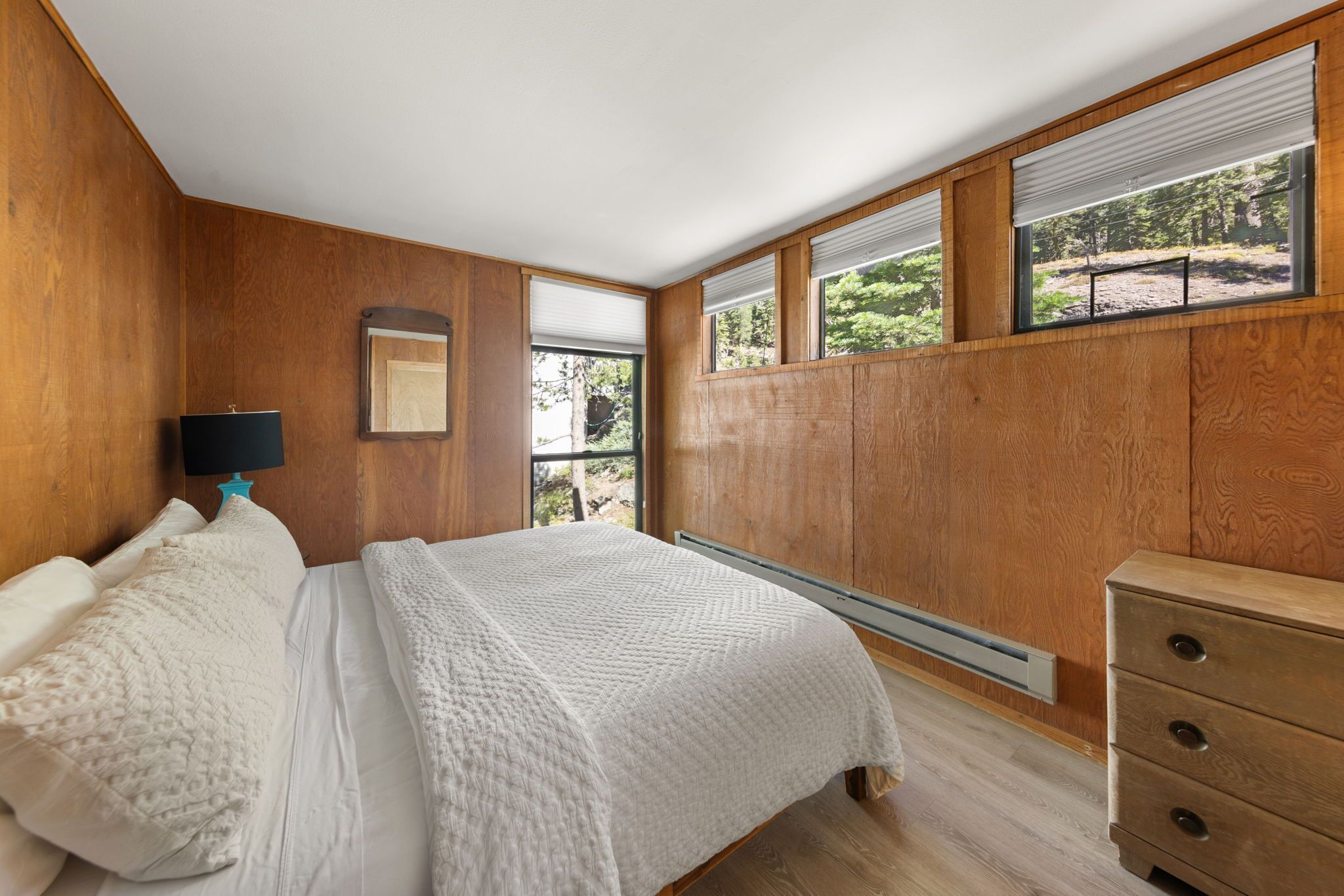 4 bedrooms, in-room safe, desk, iron/ironing board