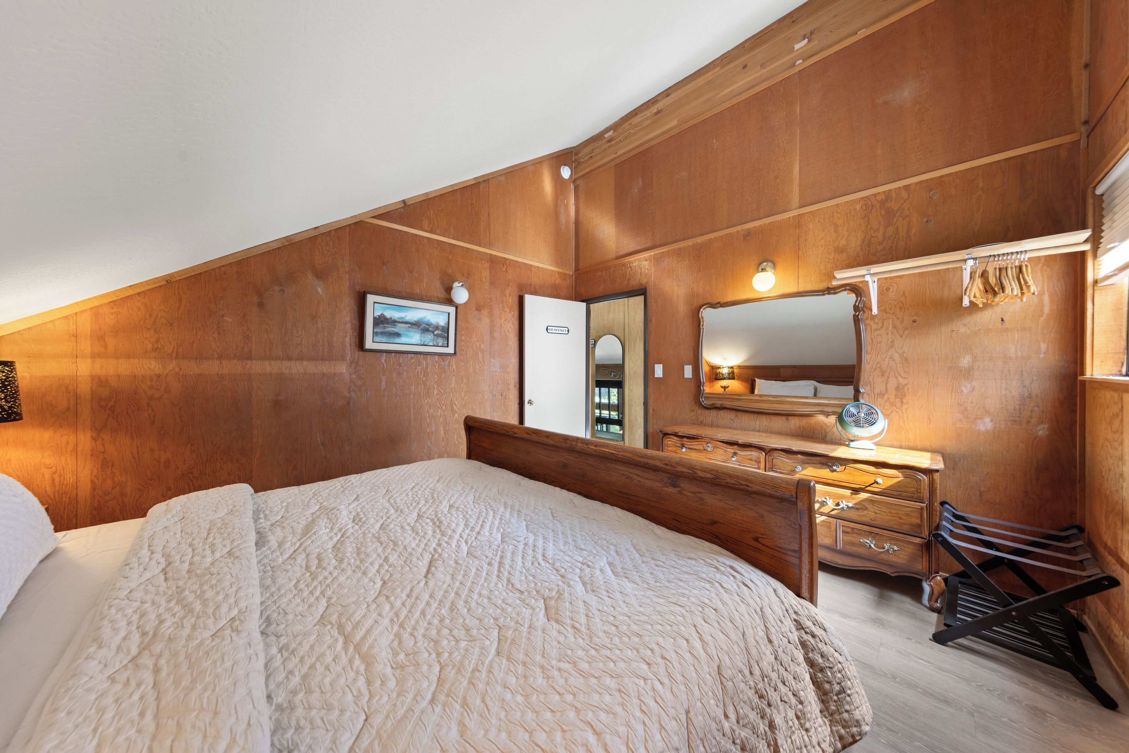 4 bedrooms, in-room safe, desk, iron/ironing board