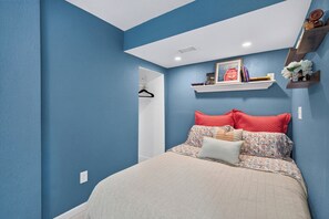 2 bedrooms, iron/ironing board, WiFi (free), bed sheets