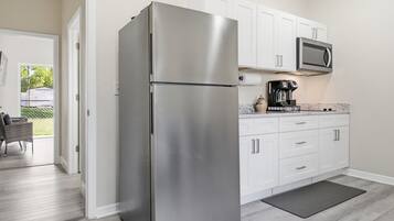 Coffee/tea maker, fridge, microwave, stovetop