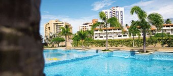 Costa Azul Apt: Pool Access Near La Vela Mall