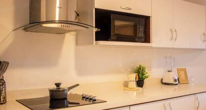 Costa Azul Apt: Pool Access Near La Vela Mall