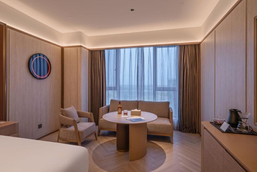 Minibar với thức uống miễn phí, màn/rèm cản sáng, phòng cách âm 