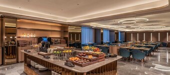 คริสตัล บีเจ ศูนย์แสดงนิทรรศการใหม่ สนามบิน  