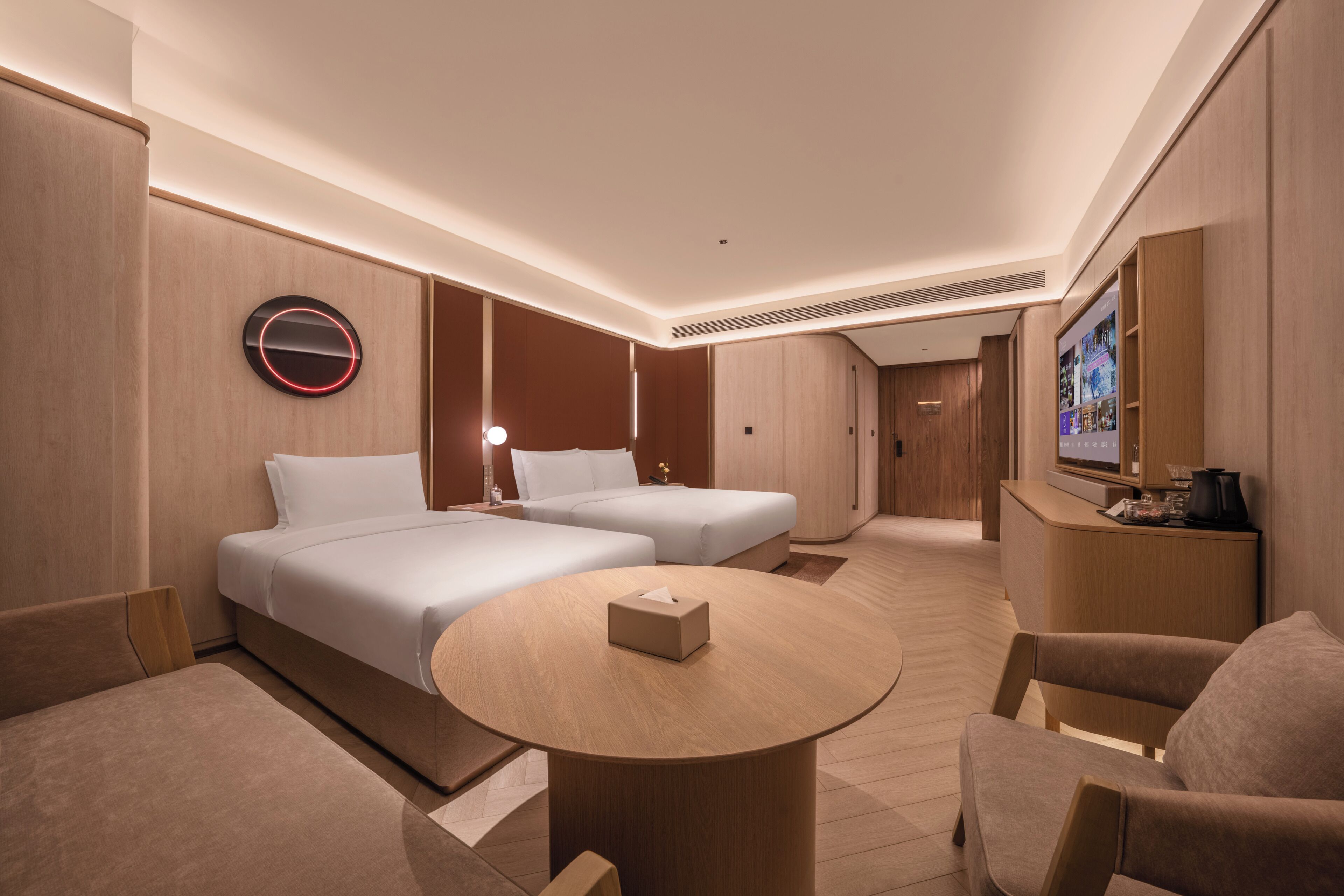 Phòng 3 tiện nghi đơn giản, quang cảnh thành phố | Minibar với thức uống miễn phí, màn/rèm cản sáng, phòng cách âm 