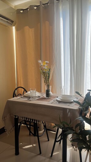 Dining - JFS Cozy 1-bedroom Staycation in beautiful Manila - Near US Embassy (Manila)