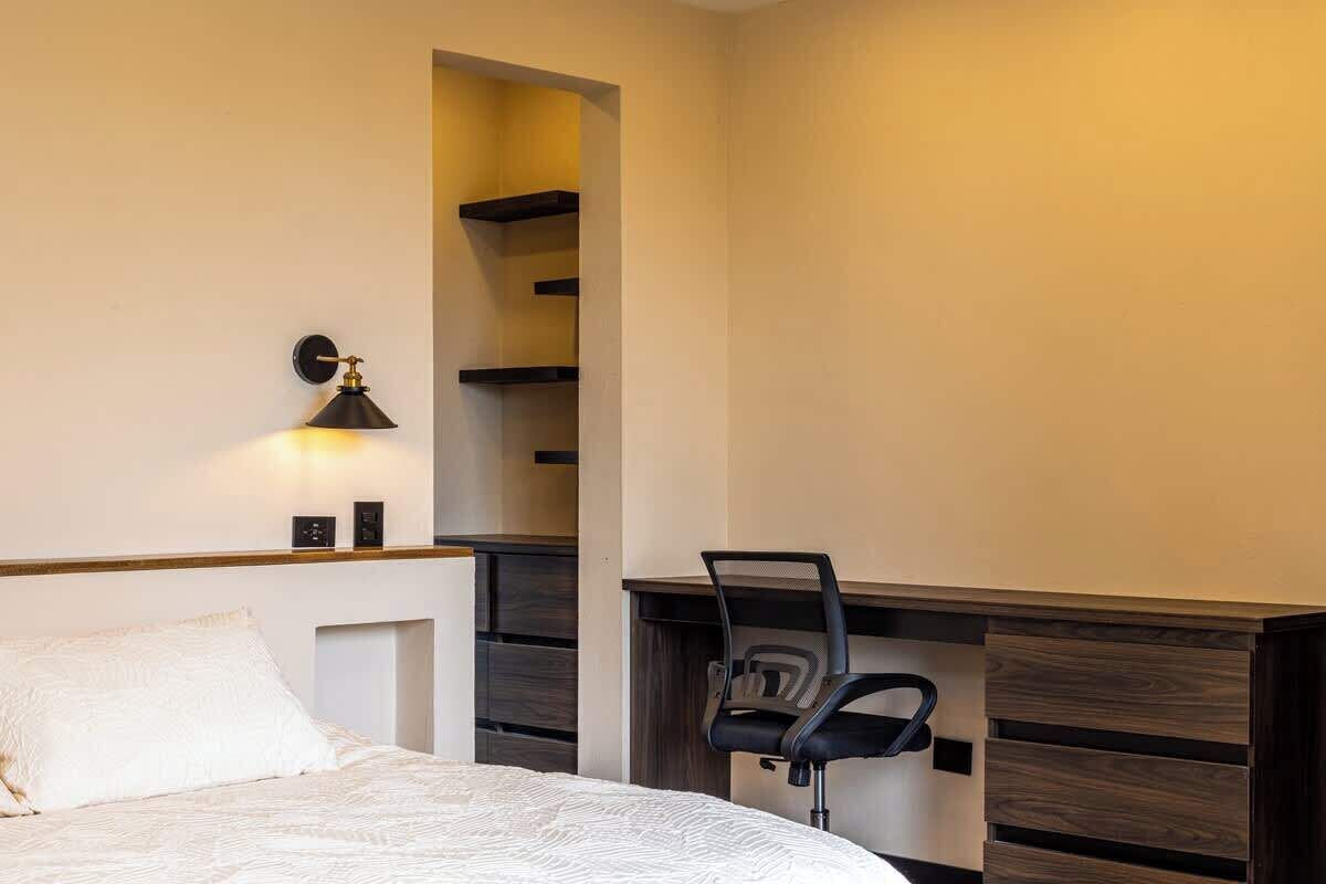1 habitación, tabla de planchar con plancha, wifi y ropa de cama 