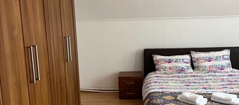 Roman Villa, Sleeps 8 with Parking and Garden