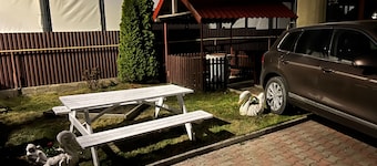 Roman Villa, Sleeps 8 with Parking and Garden