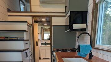 Coffee/tea maker, fridge, microwave, oven