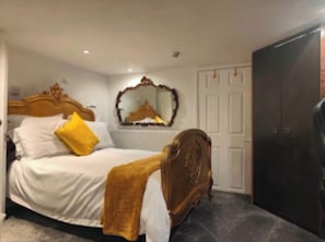 WiFi, bed sheets - Sea View House Sleeps 9, Parking & Cinema Room (Plymouth)