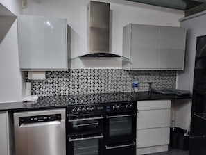 Unclassified image, 2 of 17, button - Sleeps5-ElizabethLine-FreeParking-SmartTV (Romford)