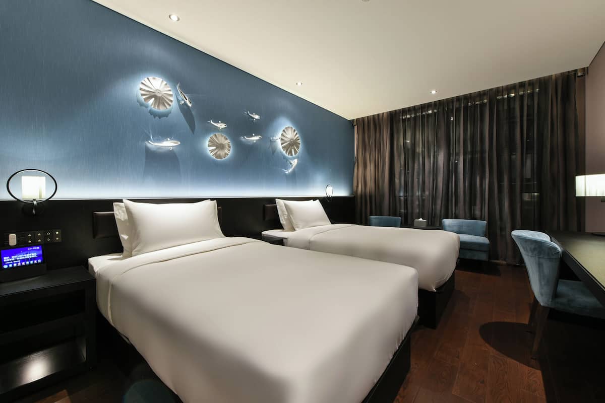 Basic-Doppelzimmer | Daunenbettdecken, kostenlose Minibar, Schreibtisch