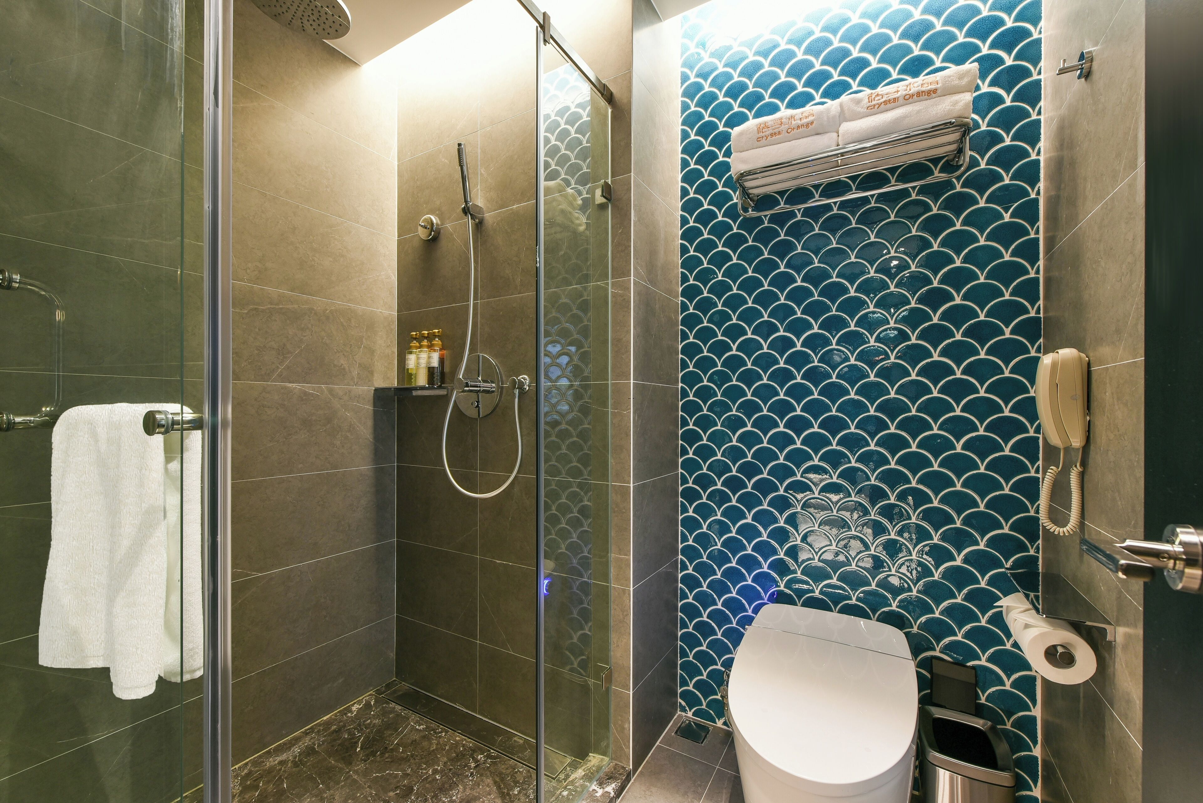 Basic Double Room | Bathroom | Shower, rainfall showerhead, free toiletries, hair dryer