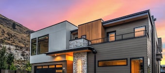 Lakeside Oasis - Your Private Lake Chelan Resort