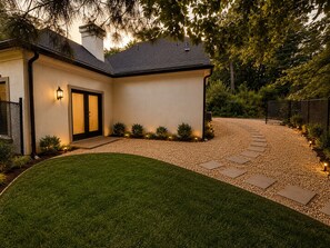 A modern house with a gravel driveway, a well-maintained lawn, and a pathway leading to the entrance. - 5M Luxury Estate Experience/Atlanta Near Buckhead (Sandy Springs)