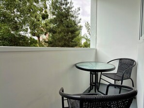 Outdoor dining - Park Grabiszyński Charming Apartment (Wrocław)
