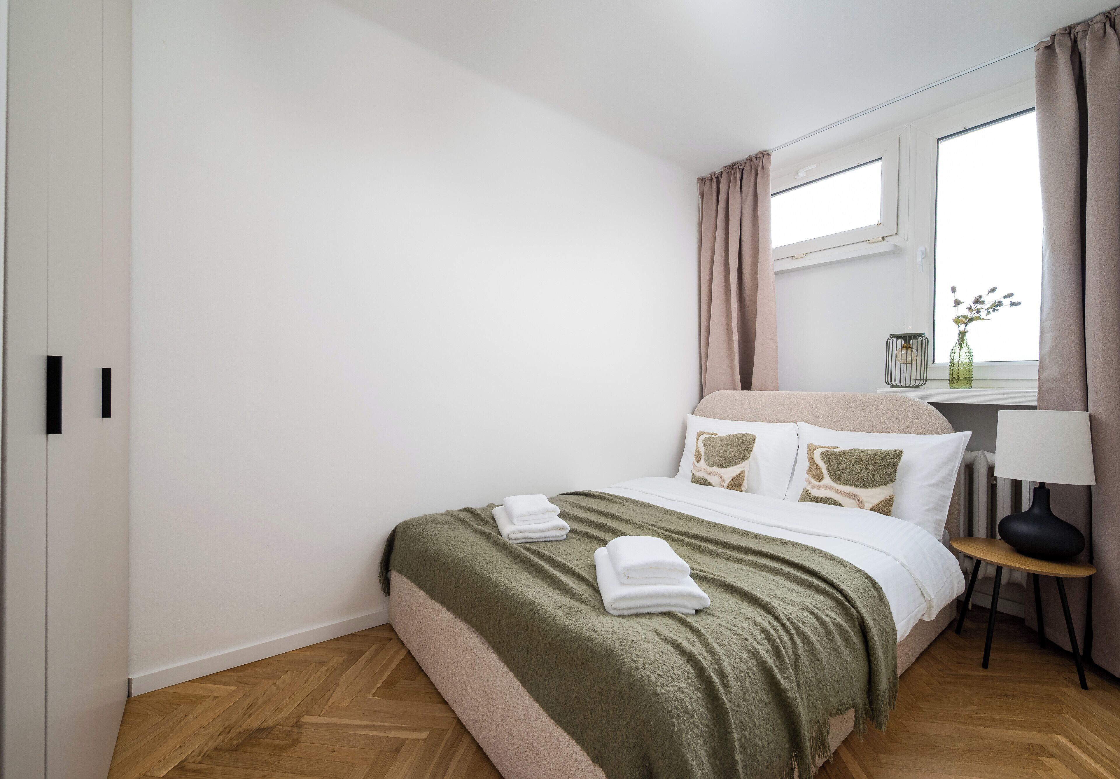 1 habitación, tabla de planchar con plancha, wifi y ropa de cama 