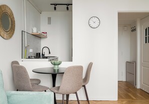 Dining - Rondo ONZ Cozy Stay Apartment (Warszawa)