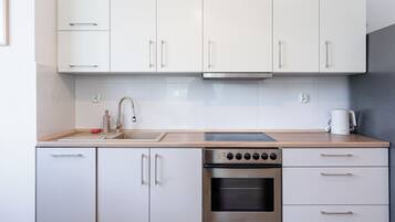 Réfrigérateur, four, plaque de cuisson, lave-vaisselle