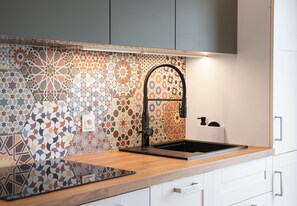 Frigorífic, forn, placa de cuina i rentaplats 