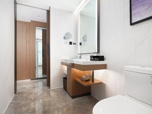 Bathroom - Hampton by Hilton Yiwu international  (yiwu city)