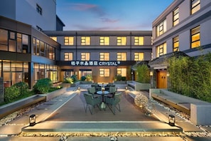 Outdoor dining - Crystal Hotel Beijing Chongwenmen (Beijing)