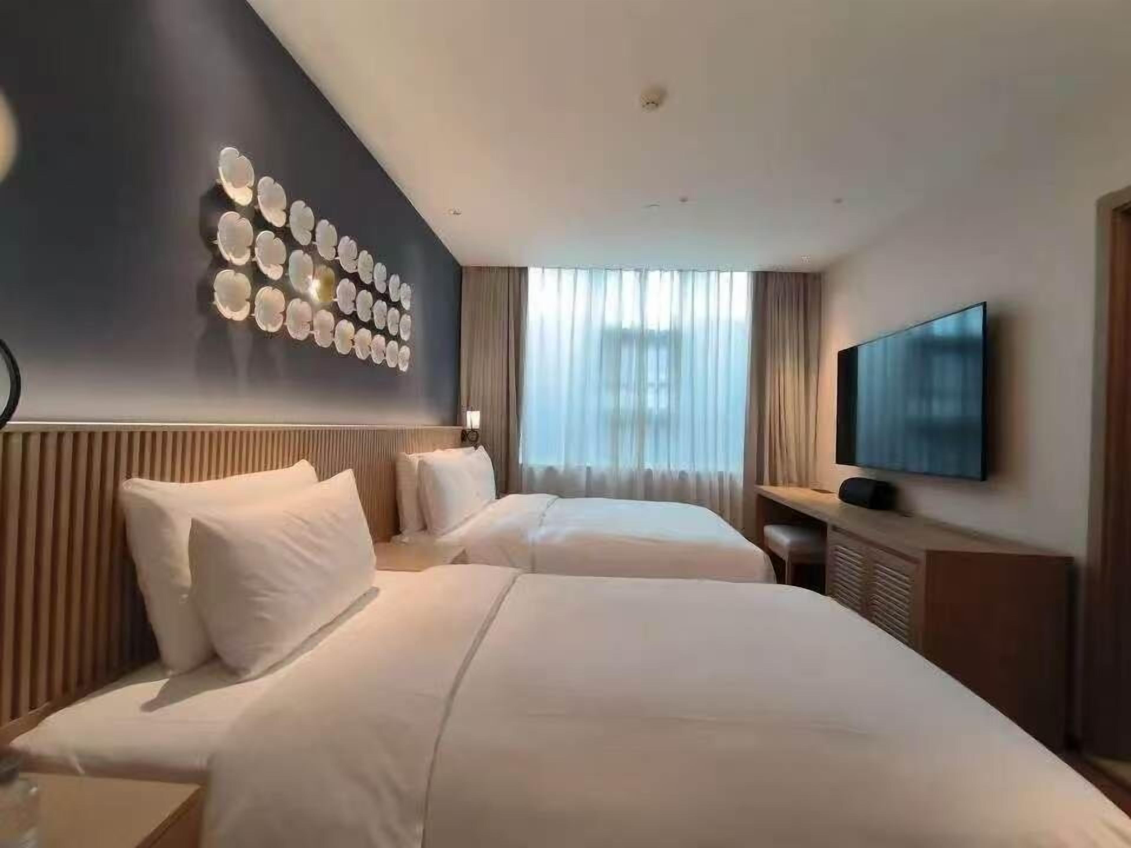 Habitación Business con 2 camas individuales, patio, vistas a la ciudad | Ropa de cama de alta calidad y edredones de plumas