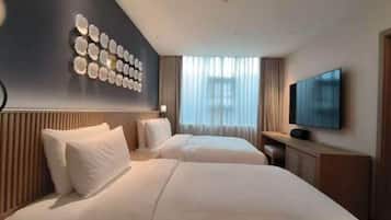 Habitación Business con 2 camas individuales, patio, vistas a la ciudad | Ropa de cama de alta calidad y edredones de plumas