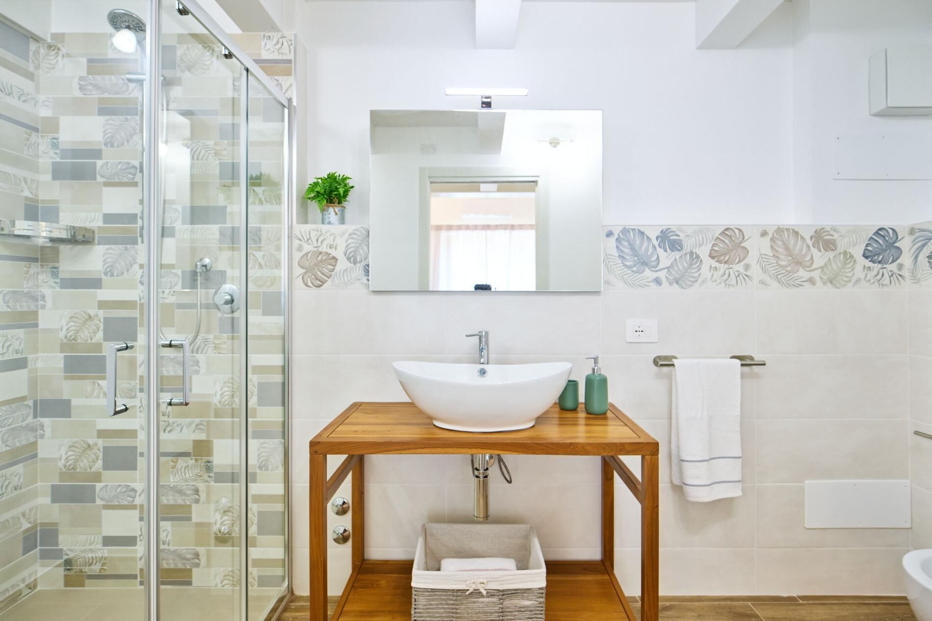 Douche, sèche-cheveux, bidet