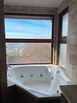 Deluxe Studio Suite, Sea View | Bathroom