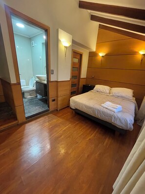 Standard Double Room, Partial Sea View - Hotel Peregrino Suites (Concepción)
