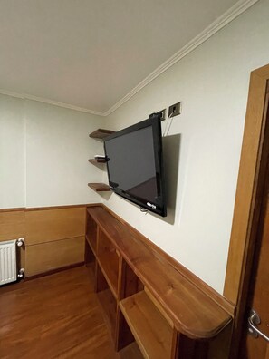 Standard Double Room, Partial Sea View | Interior - Hotel Peregrino Suites (Concepción)