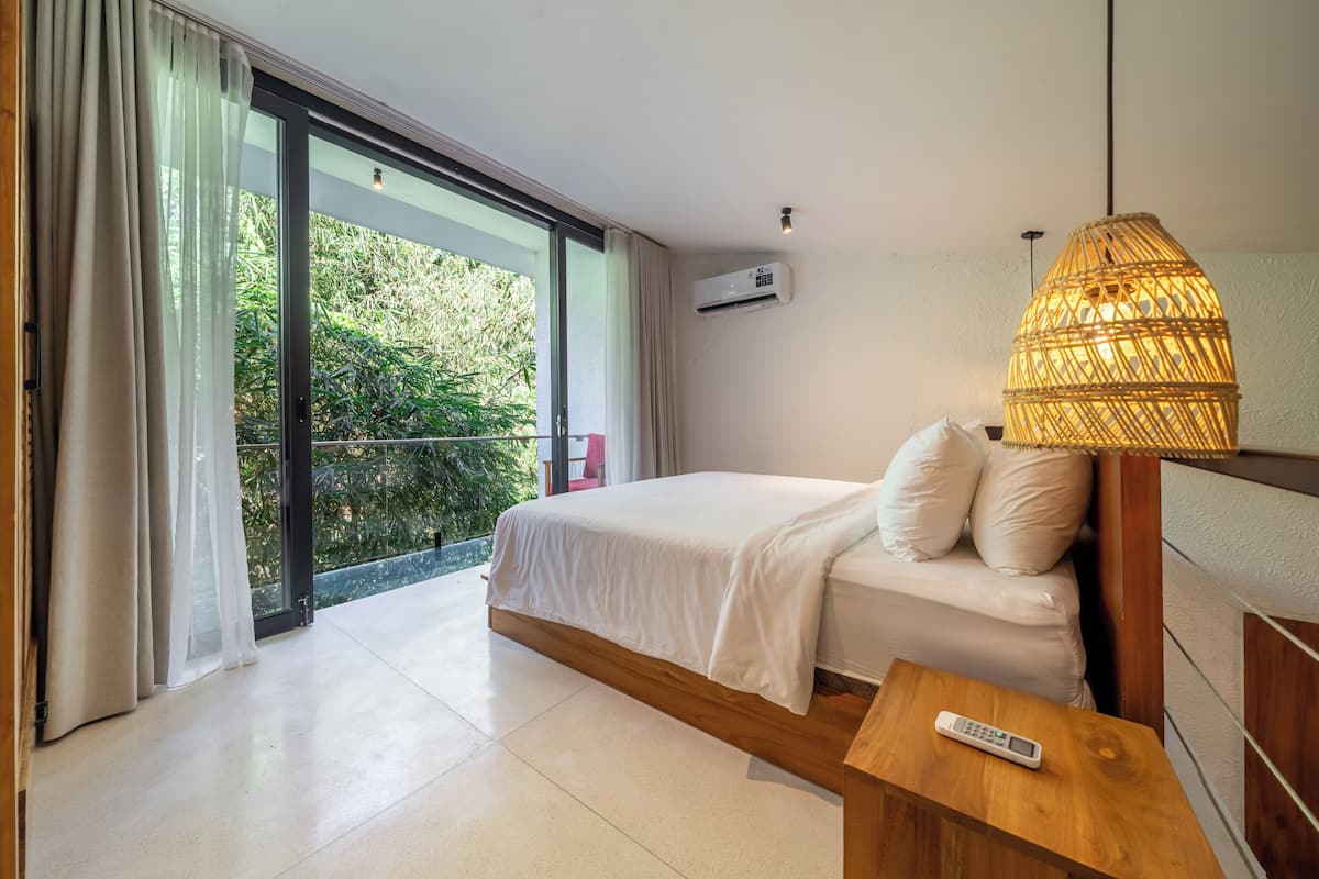 Apartamento luxo, 1 quarto, sacada, vista para o rio | Cofres nos quartos, Wi-Fi de cortesia, roupa de cama