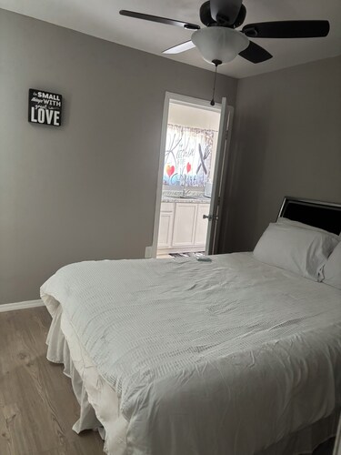Cozy 1-bedroom studio in superb Palmdale with AC