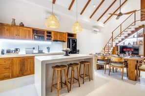 Dining - NEW Modern Tropical Villa – Walk to Uluwatu Beach (Uluwatu)