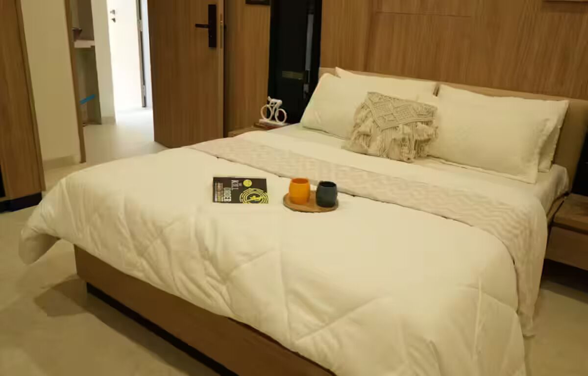 3 bedrooms, iron/ironing board, WiFi, bed sheets