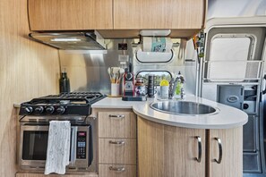 Coffee/tea maker, fridge, microwave, oven - Hilltop Foothill Retreat & Airstream with Jacuzzi (Coarsegold)