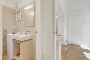 Ducha, secador de pelo, toallas