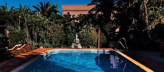 Chillout Hotel Tres Mares