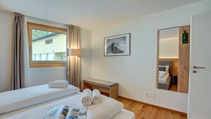 1 bedroom, WiFi (free), bed sheets