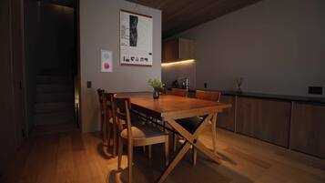 Deluxe Villa | WiFi (free), bed sheets