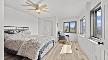 4 bedrooms, WiFi, bed sheets