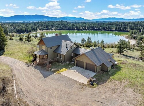 4-bedroom farmhouse in tranquil Ovando with AC comfort